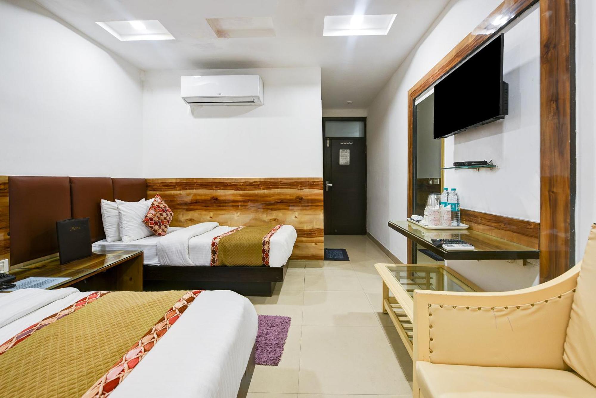 Hotel Shri Vinayak In City Centre At New Delhi Railway Station-By Rcg Hotels Esterno foto