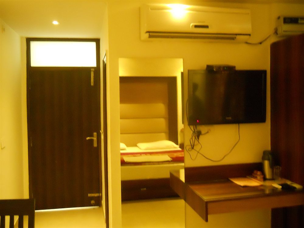 Hotel Shri Vinayak In City Centre At New Delhi Railway Station-By Rcg Hotels Esterno foto
